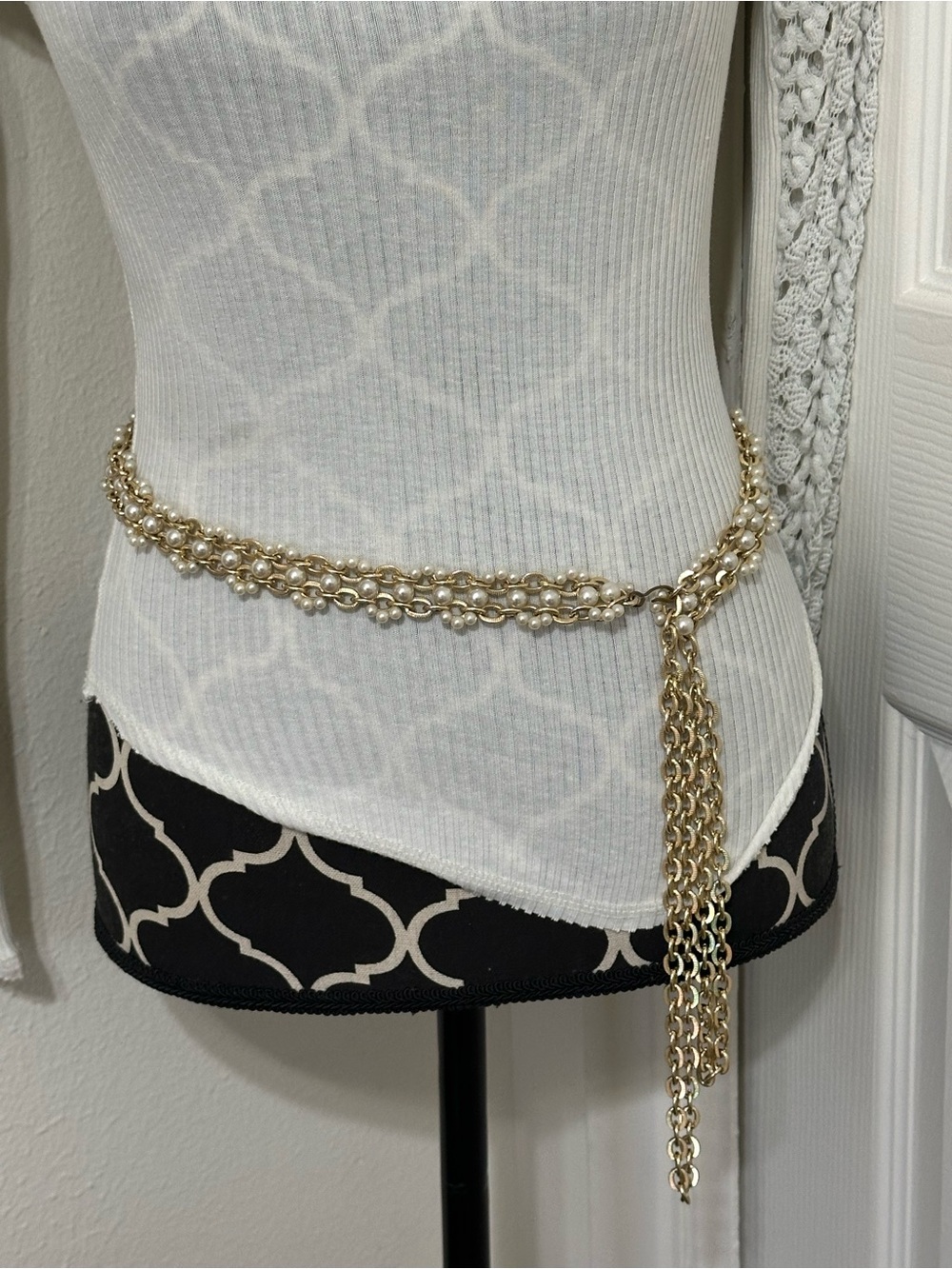 Vintage 90s pearl gold chain link belt